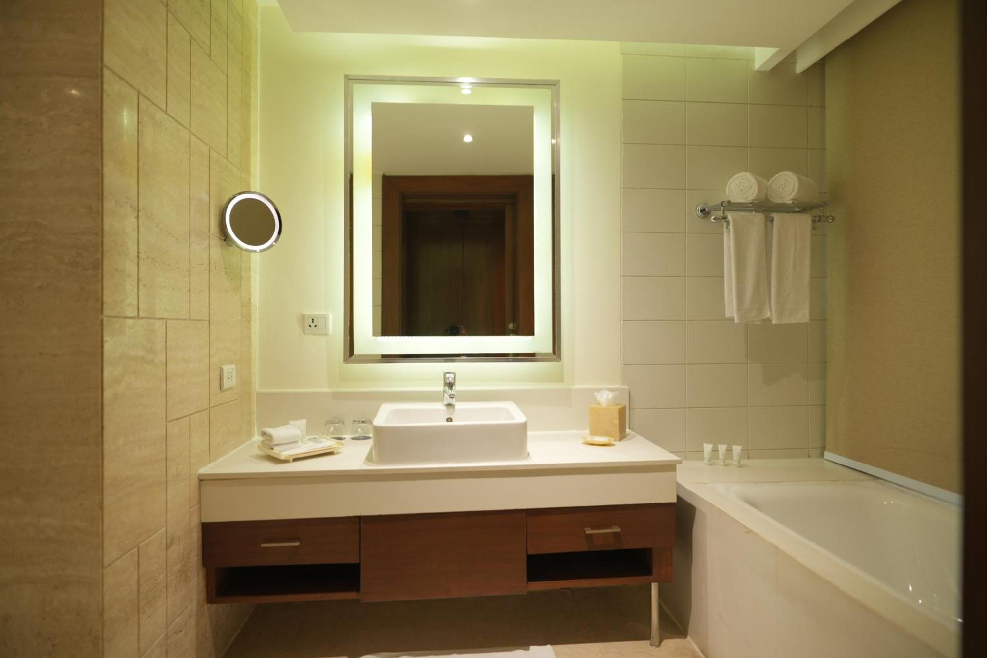 מלון Doubletree By Hilton Gurgaon New Delhi Ncr מראה חיצוני תמונה