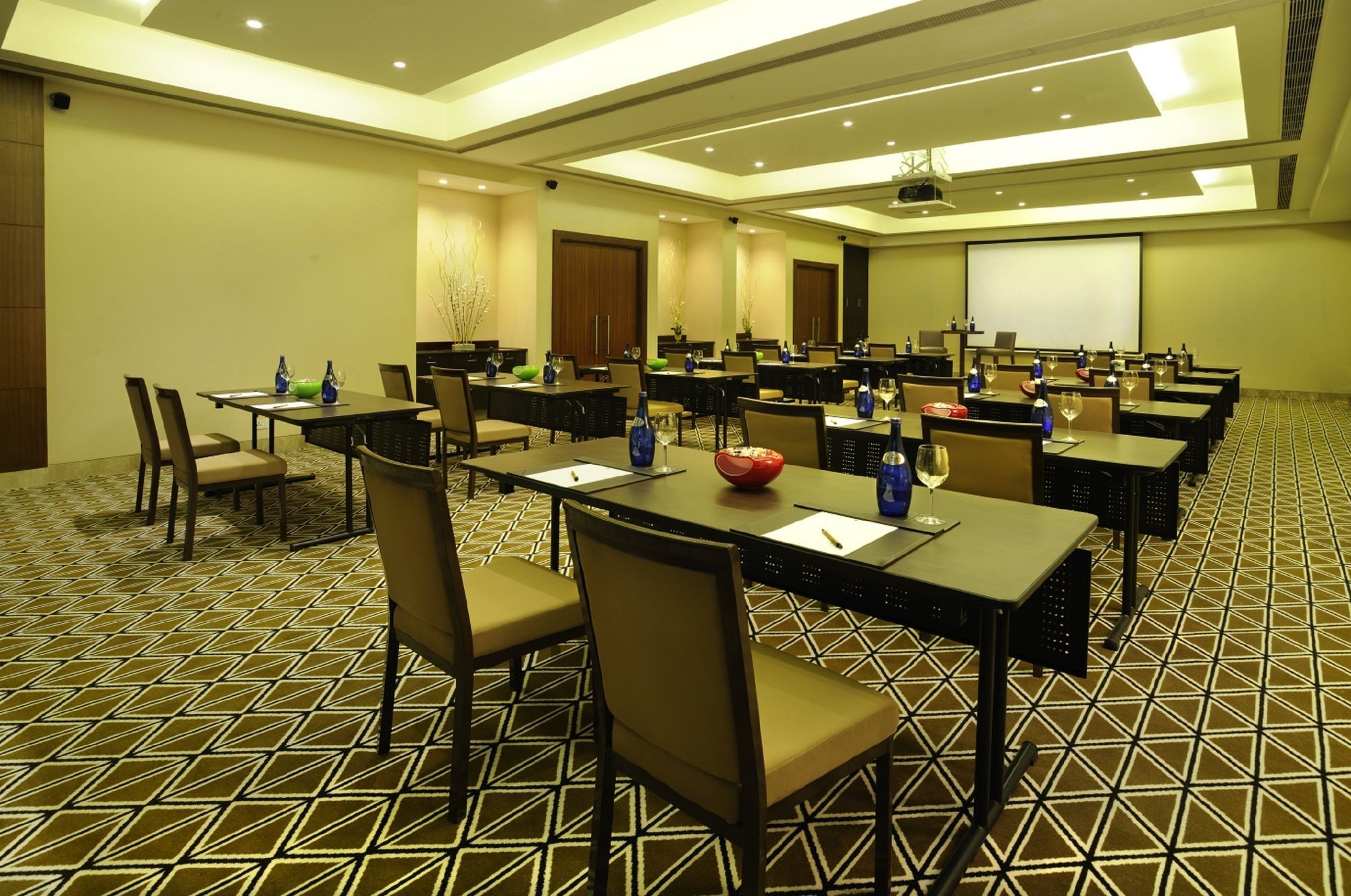 מלון Doubletree By Hilton Gurgaon New Delhi Ncr עסק תמונה